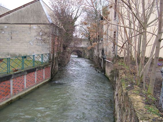  Cours d'eau enjambé par  la rue Mitantier